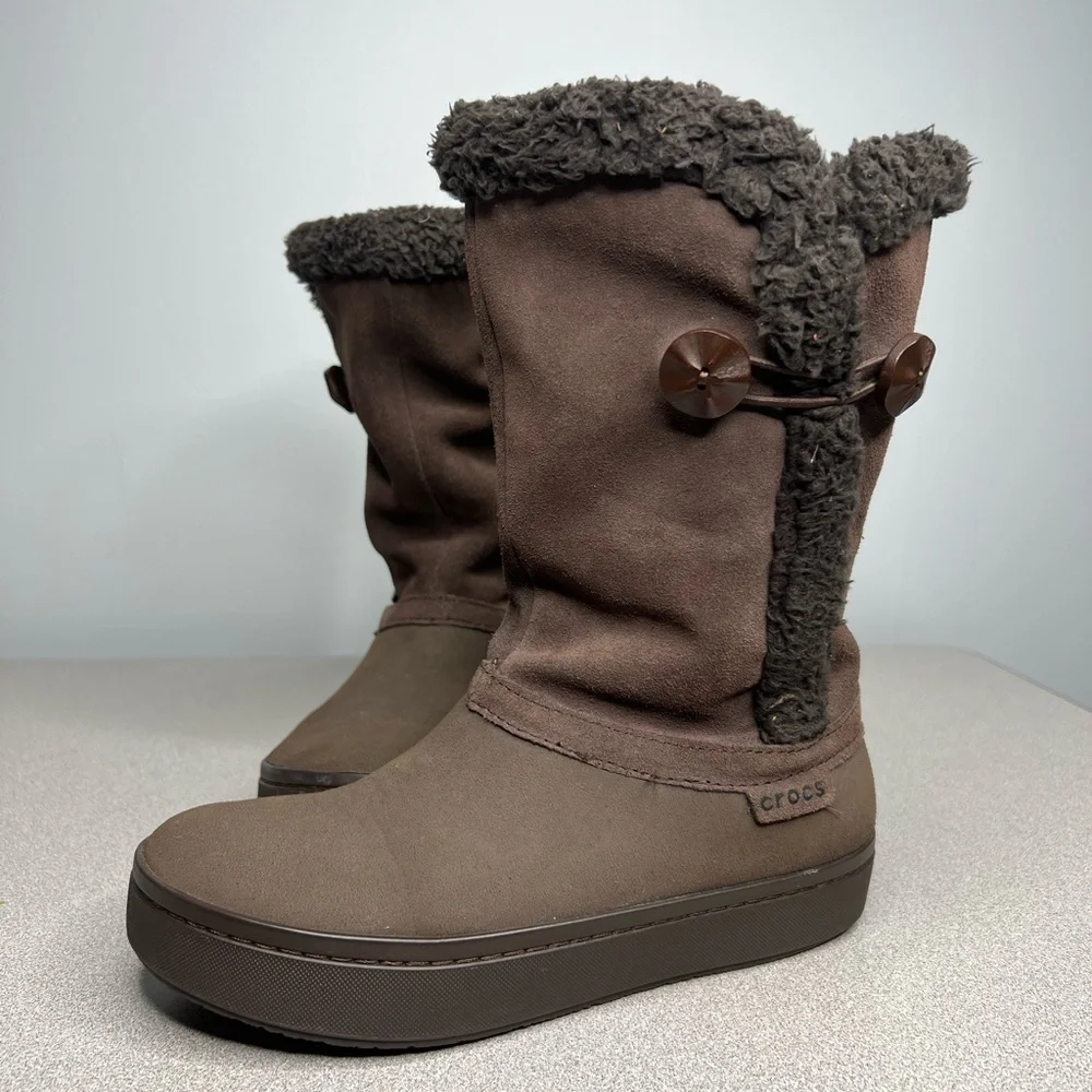 CROCS Brown Women's Shearling Lining Button Outdoor Adventure Boo Boots/Booties